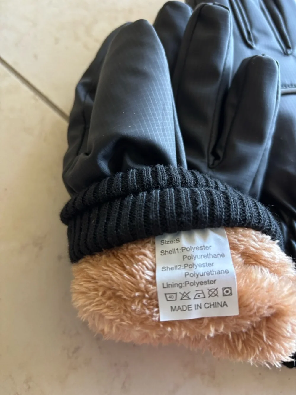 Black Insulated Winter Gloves - Picture 2 of 6